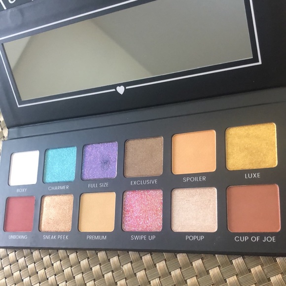 Boxy Charm 12 shade eyeshadow palette NWT - Picture 3 of 6